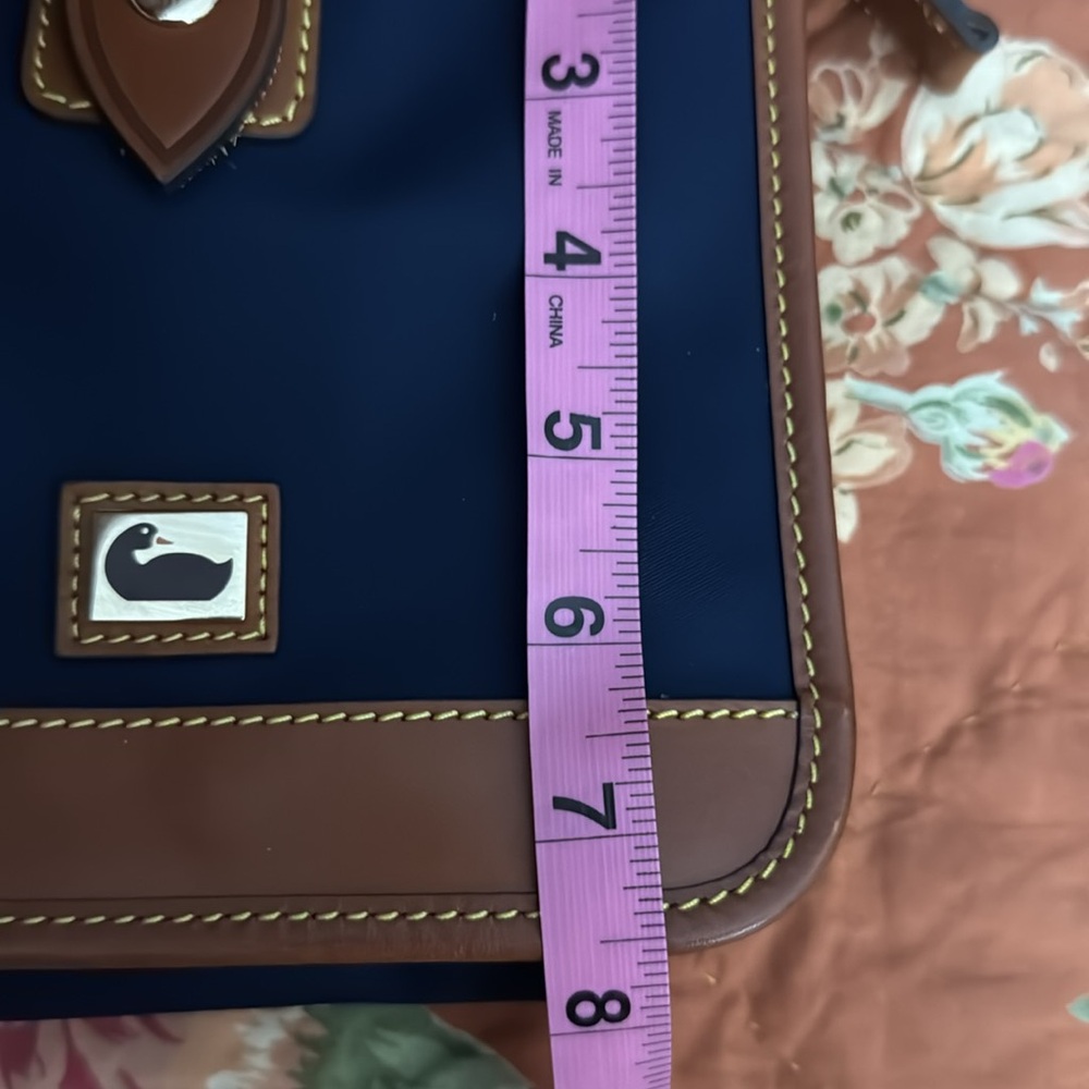 Dooney & Burke | Wayfarer Letter Carrier in navy. Like New crossbody A00177 - Picture 11 of 11